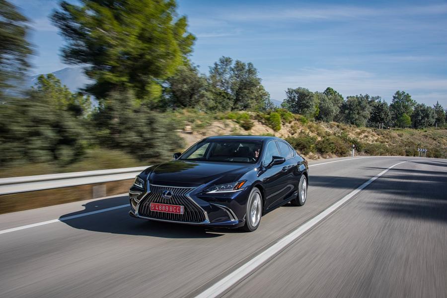  Lexus ES300h 2018 года  (WW) (фото 64 из 71)